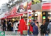 ユータカラヤ高円寺店 徒歩3分。スーパー 220m