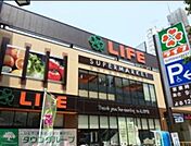 ライフ若松河田駅前店 徒歩3分。スーパー 220m