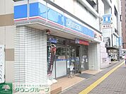 ローソン新宿水道町店 徒歩3分。 240m