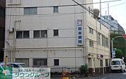 岡本病院 徒歩25分。病院 1940m