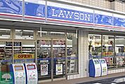 ローソンストア100新宿早稲田通店 徒歩4分。コンビニ 260m