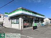 ファミリーマート 徒歩12分。コンビニ 890m
