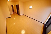 広々9.7帖の洋室です