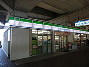 ファミリーマート 330m
