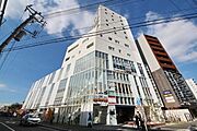 タウンハウジング新鎌ケ谷店が1階にございます。