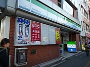 ファミリーマート 100m