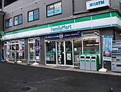 ファミリーマート豊島園駅前店 606m