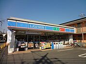 ローソン川崎久地2丁目店 725m