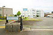 横浜地方法務局栄出張所 徒歩45分。 3550m