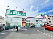 業務スーパー辻堂店 徒歩8分。 570m