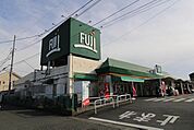 FUJI倉見店 徒歩62分。 4950m