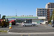 ファミリーマート松山湘南江ノ島店 徒歩8分。コンビニ 600m