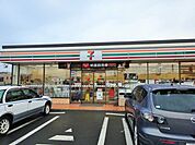 セブンイレブン藤沢藤が岡店 徒歩4分。コンビニ 300m