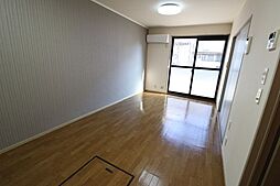 パティオＢ B102 1階2DKのリビング/ダイニング