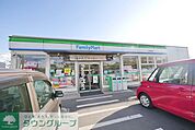 ファミリーマート入間木蓮寺店 徒歩2分。コンビニ 100m