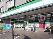 ファミリーマート小金井桜町店 681m