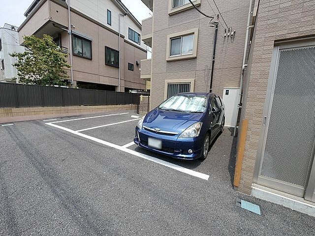 8 / 9