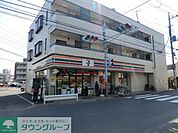 セブンイレブン 徒歩8分。コンビニ 620m
