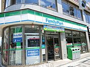 ファミリーマート綾瀬駅前店 徒歩1分。コンビニ 20m