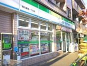 ファミリーマート綾瀬二丁目店 徒歩2分。コンビニ 100m