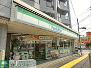 ファミリーマート竹ノ塚駅西店  106m