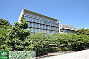 成城大学 徒歩21分。大学・短大 1610m