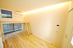 チトフナアパートメント 103 1階ワンルームのリビング/ダイニング