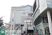 新宿駅 672m