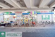 業務スーパー喜多見店 636m