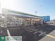 ファミリーマート西武立川店 徒歩6分。コンビニ 470m