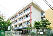 三鷹市立大沢台小学校 徒歩4分。小学校 260m