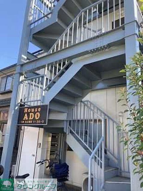 4 / 9