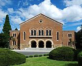 一橋大学 徒歩8分。大学・短大 590m