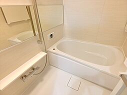 [風呂] 一新された浴室で快適なバスタイムを楽しめます。浴室換気乾燥機・追い焚き機能付きです。