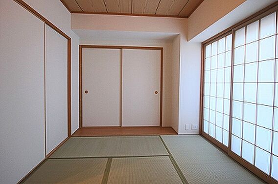 和室には押入、...