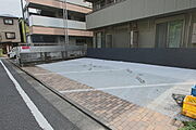★敷地内駐車場★（空き状況・使用料等詳細はご確認下さい）