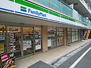 ファミリーマート椎名町駅南口店まで30ｍ