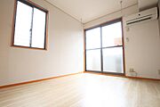 二面採光で風通しがいいお部屋です♪