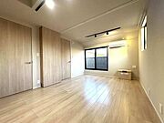 ◆可動式扉で2部屋に分けられる洋室◆