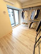 約5.2帖の洋室（2026年6月撮影）※家具、調度品は販売価格に含まれておりません。