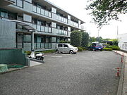 ★敷地内駐車場★（空き状況・使用料等詳細はご確認下さい）