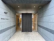 ★石造りが重厚なエントランス★