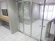★ガラス扉の明るいエントランス★