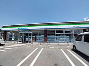 ファミリーマート韮崎インター西店　徒歩5分