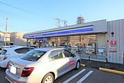 ローソン 山梨学院大学前店　徒歩4分