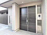 オートロック付きのエントランスです♪