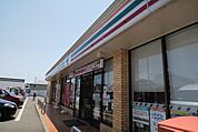 セブン-イレブン 松戸第五中学校前店まで140ｍ