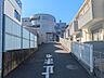 外観：少し高台になった立地ですので、1階のお部屋でも外の目線が気になりません。