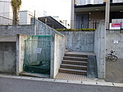 階段脇にはご入居者様専用のゴミステーションがあります。