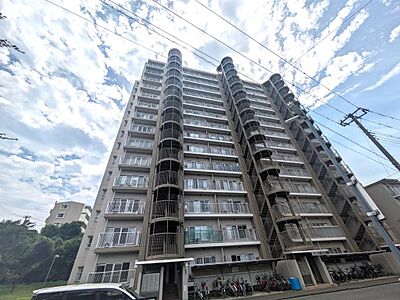 外観:■東船橋エリアの暮らし■緑豊かな環境に囲まれた1階住戸は、家族の安心と快適を叶えます。 外観:■東船橋エリアの暮らし■緑豊かな環境に囲まれた1階住戸は、家族の安心と快適を叶えます。